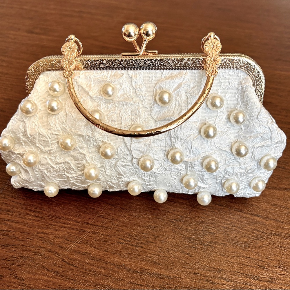 NWOT Adorable Dressy White Purse